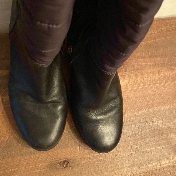 UGG puffer boots, size 6 - Picture 8 of 8